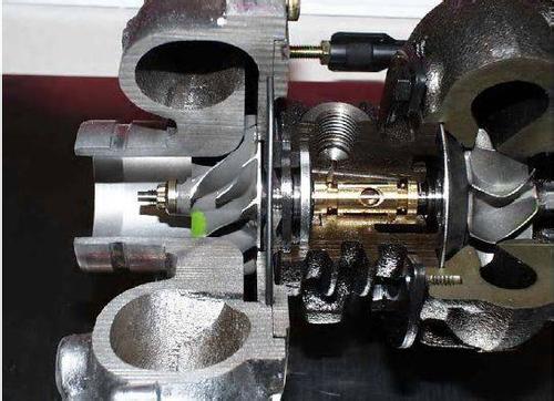 這是空氣壓縮機里的渦輪機